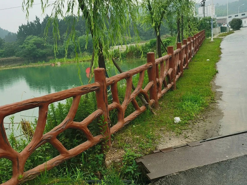 河道仿木围栏.jpg